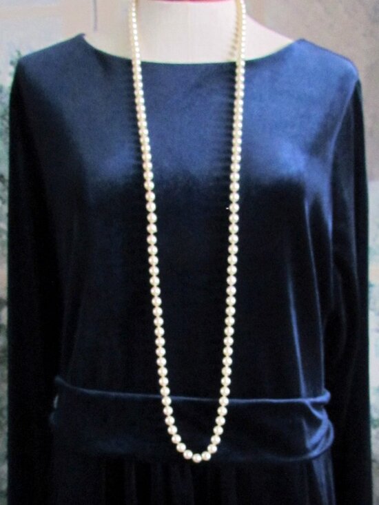 Jewelry - LONG PEARL NECKLACE, FLAPPER ROARING 20s COSTUME ACCESSORY, 24" LONG OFF-WHITE